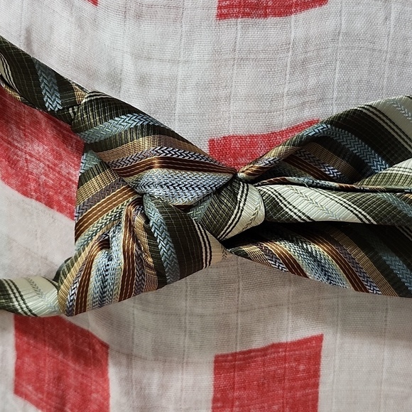 Alexander Julian Colours Geometric Pattern Silk Tie - Designer Men's Neckwear - Picture 3 of 4